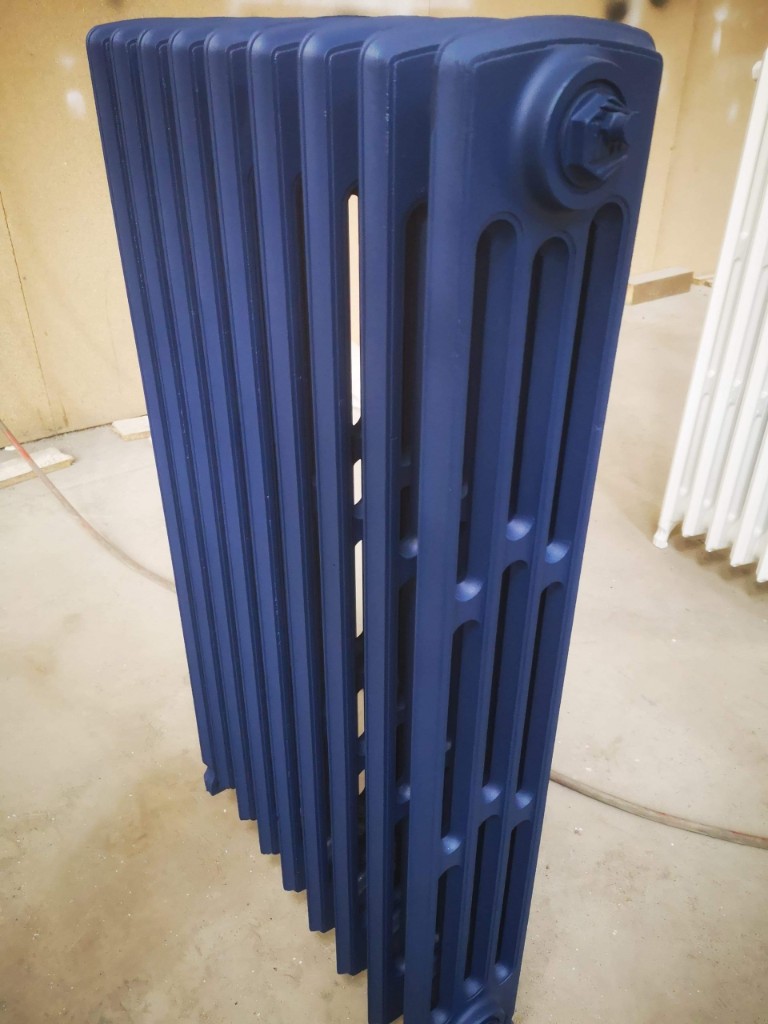 Radiateur en fonte rénové blanc cassé — étanchéité filasse de lin AS DÉCAP