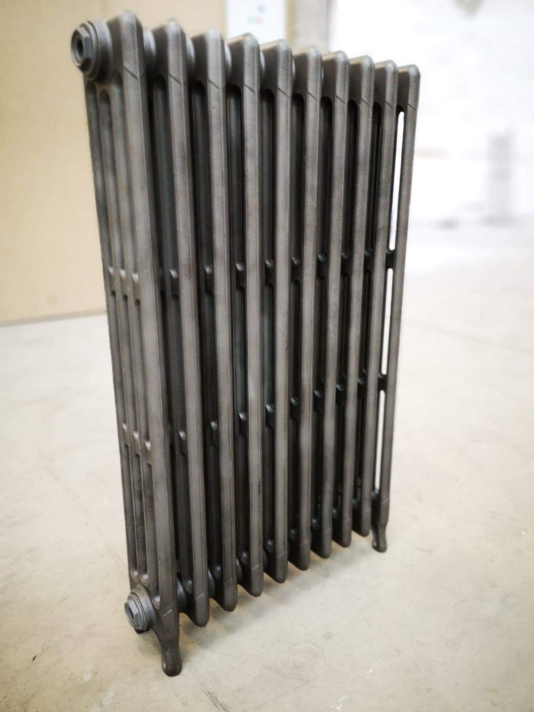 Radiateur fonte avant décapage — AS DÉCAP