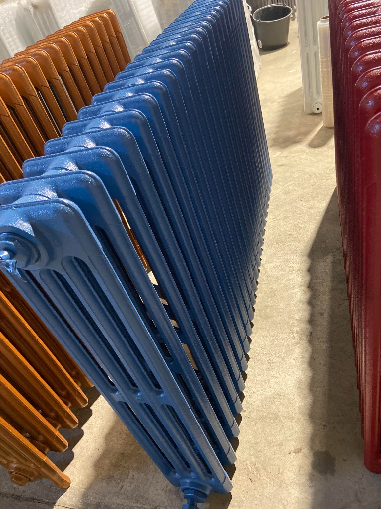 Radiateur en fonte rénové bleu satiné — version électrique AS DÉCAP