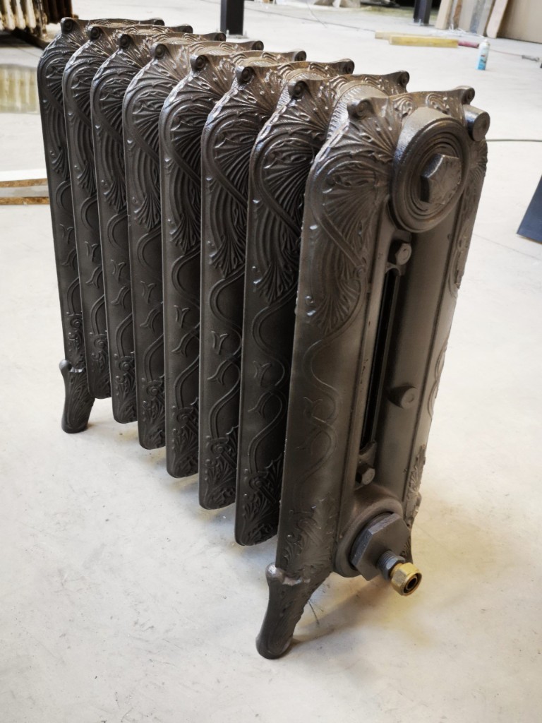 Rénovation radiateur en fonte — finition satinée AS DÉCAP Bordeaux