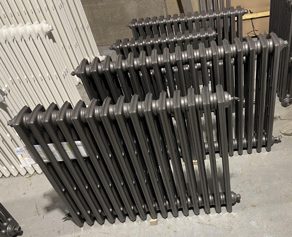Radiateur fonte gris fonte satiné — compatible pompe à chaleur AS DÉCAP