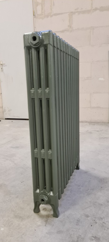 Radiateur fonte rénové anthracite — lignes épurées — ASDECAPAGE