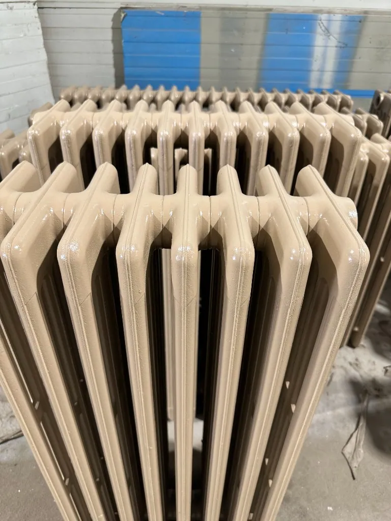 Repeindre un radiateur en fonte — finition atelier AS Décapage